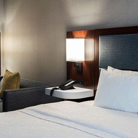 Hampton Inn & Suites Lincolnshire Bagian luar foto