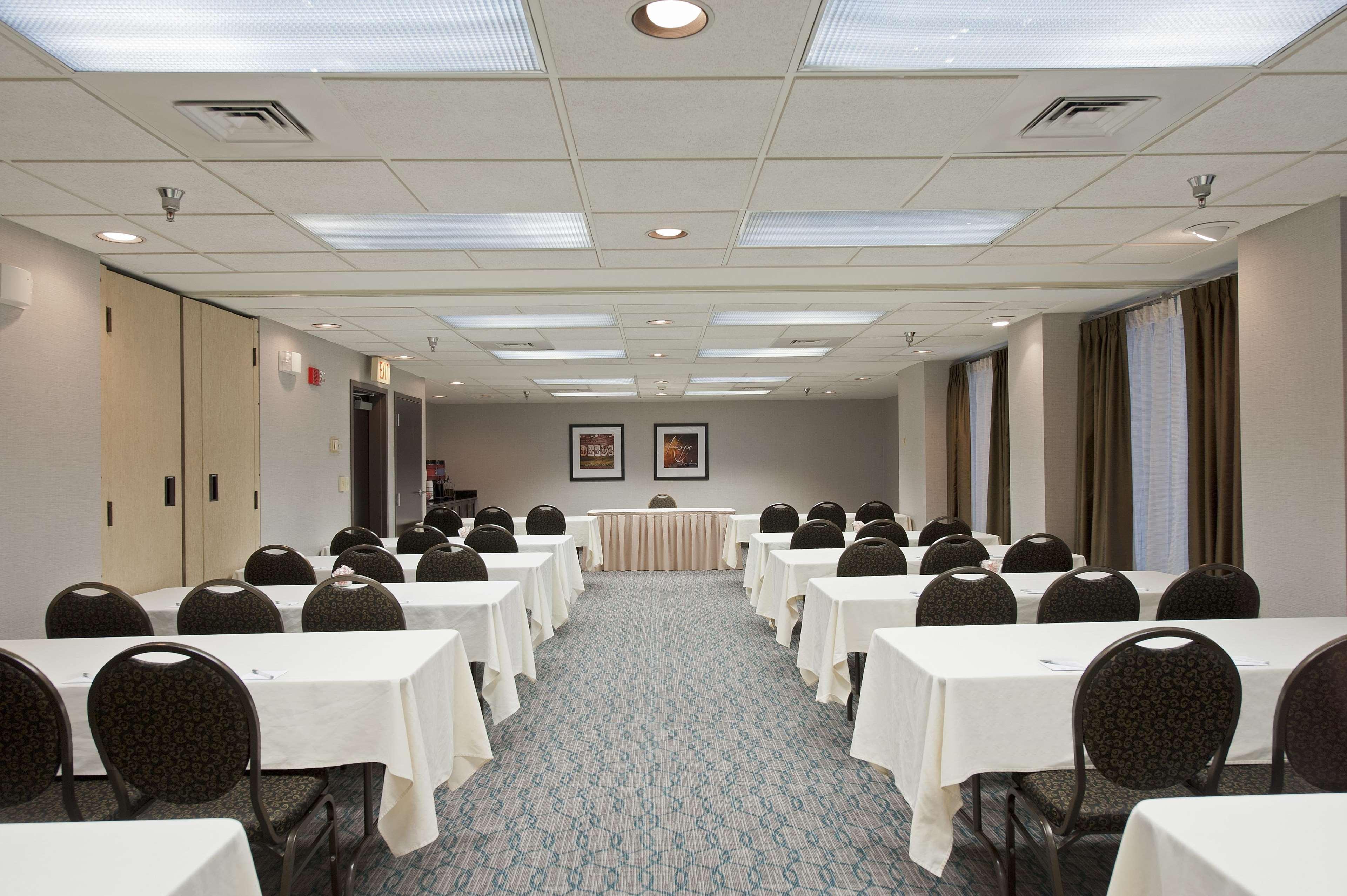 Hampton Inn & Suites Lincolnshire Bagian luar foto