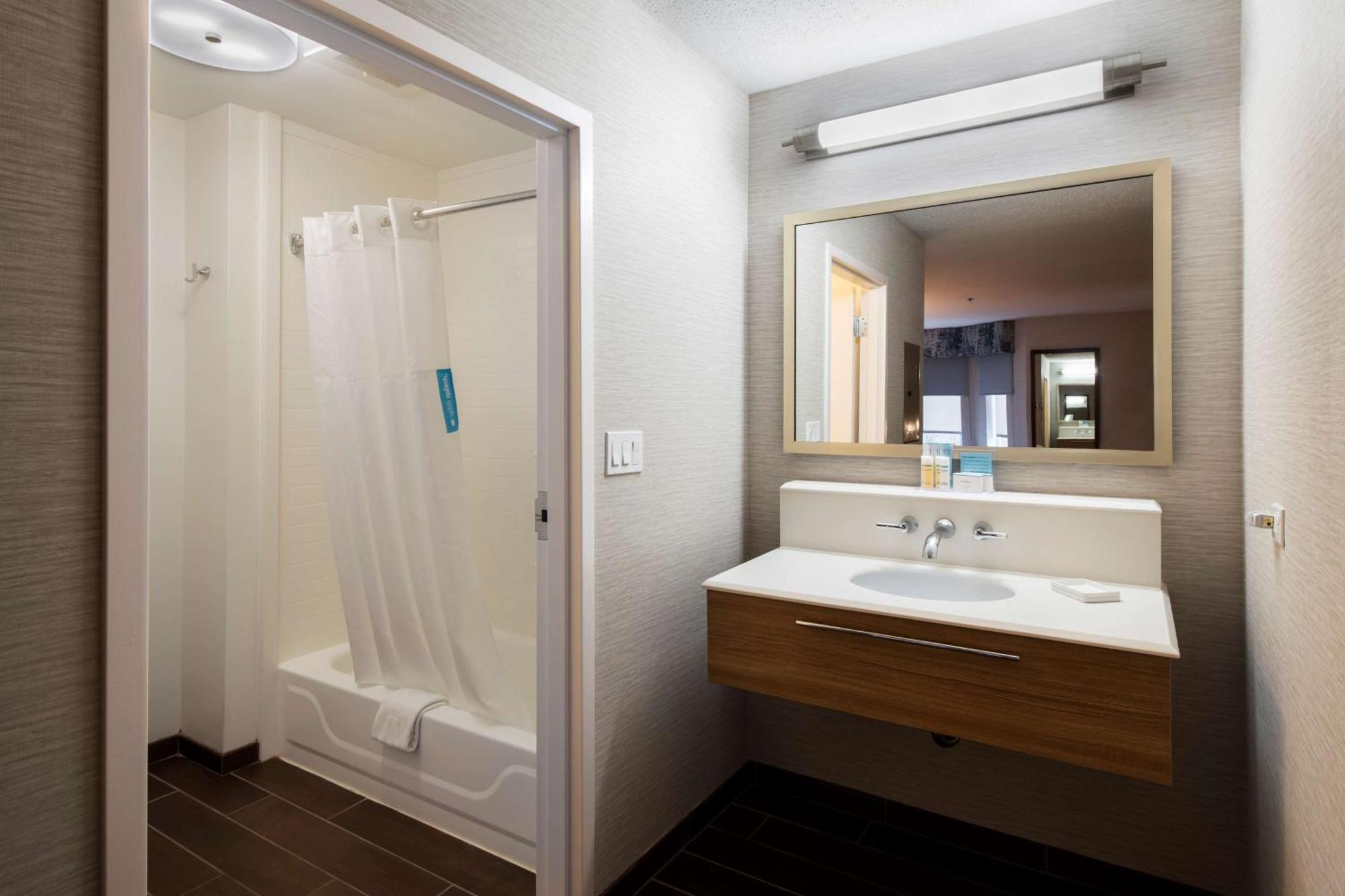 Hampton Inn & Suites Lincolnshire Bagian luar foto