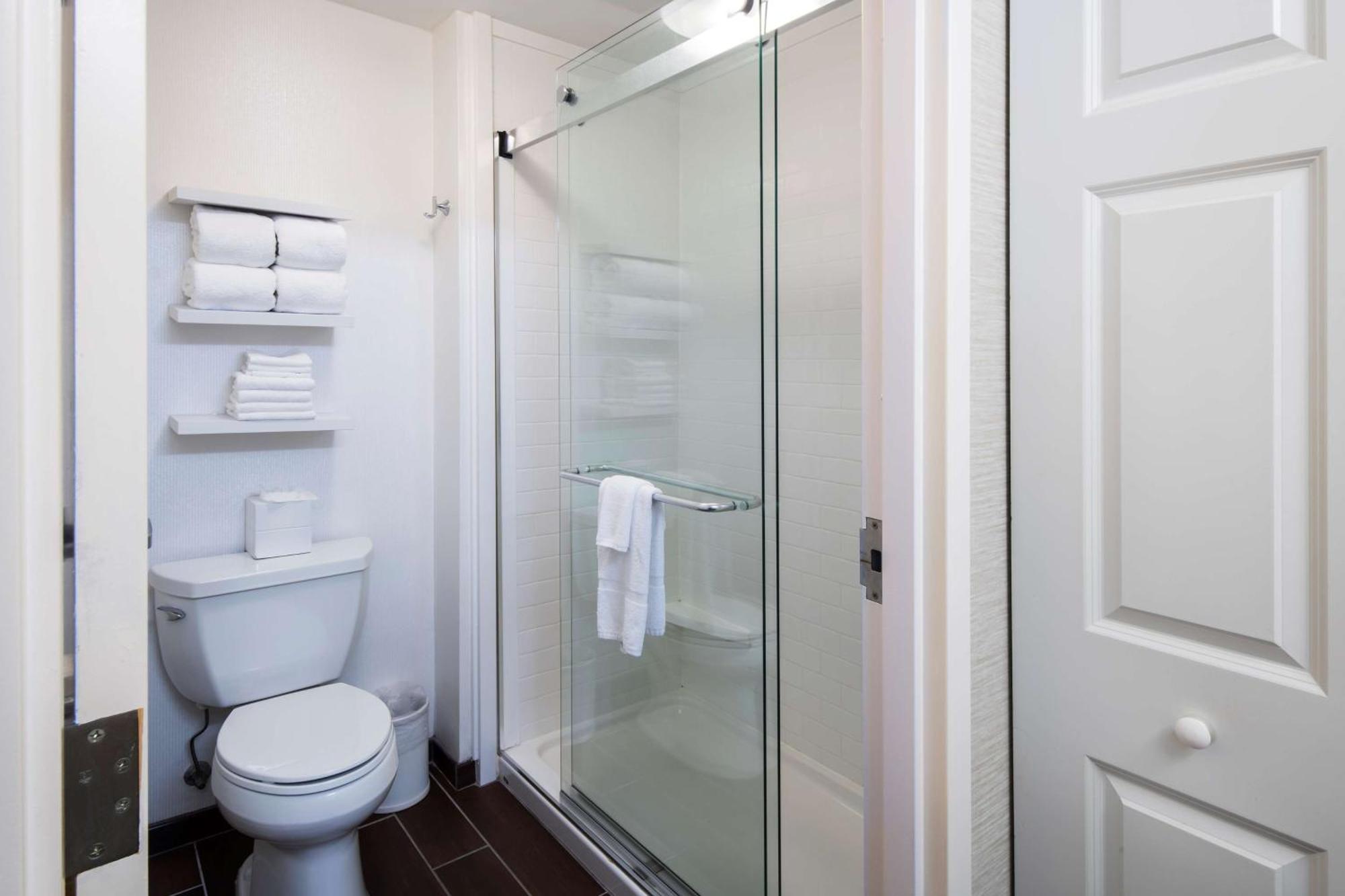 Hampton Inn & Suites Lincolnshire Bagian luar foto