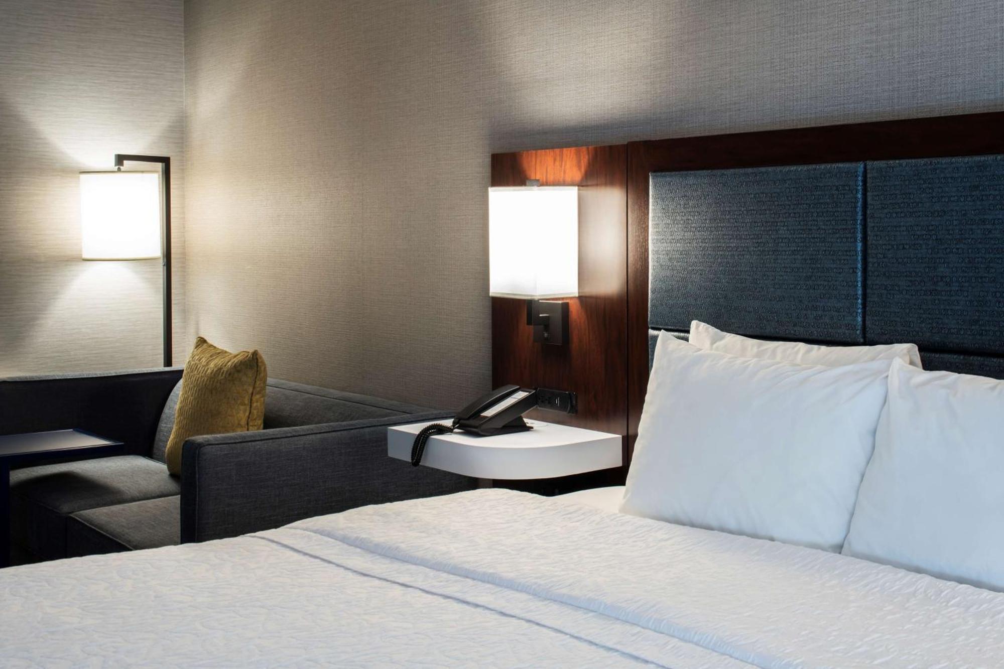 Hampton Inn & Suites Lincolnshire Bagian luar foto
